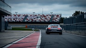 Мощные спортивные автомобили, такие как Porsche – это не только красиво, но и очень быстро.