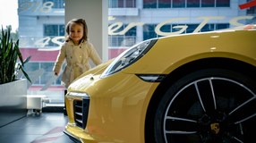 Мощные спортивные автомобили, такие как Porsche – это не только красиво, но и очень быстро.