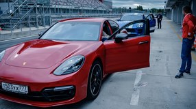 Мощные спортивные автомобили, такие как Porsche – это не только красиво, но и очень быстро.