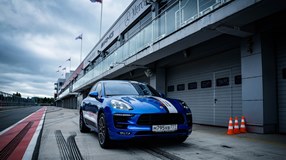 Мощные спортивные автомобили, такие как Porsche – это не только красиво, но и очень быстро.