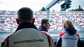 Мощные спортивные автомобили, такие как Porsche – это не только красиво, но и очень быстро.