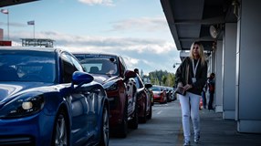 Мощные спортивные автомобили, такие как Porsche – это не только красиво, но и очень быстро.