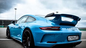 Мощные спортивные автомобили, такие как Porsche – это не только красиво, но и очень быстро.