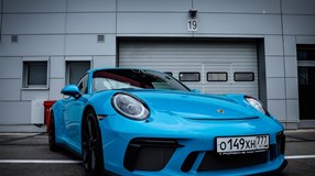 Мощные спортивные автомобили, такие как Porsche – это не только красиво, но и очень быстро.