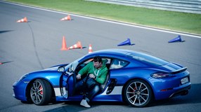 Мощные спортивные автомобили, такие как Porsche – это не только красиво, но и очень быстро.