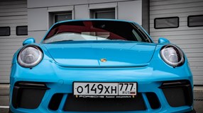 Мощные спортивные автомобили, такие как Porsche – это не только красиво, но и очень быстро.