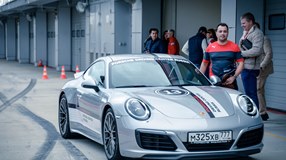 Мощные спортивные автомобили, такие как Porsche – это не только красиво, но и очень быстро.