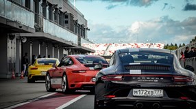 Мощные спортивные автомобили, такие как Porsche – это не только красиво, но и очень быстро.