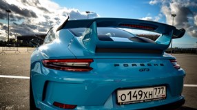 Мощные спортивные автомобили, такие как Porsche – это не только красиво, но и очень быстро.