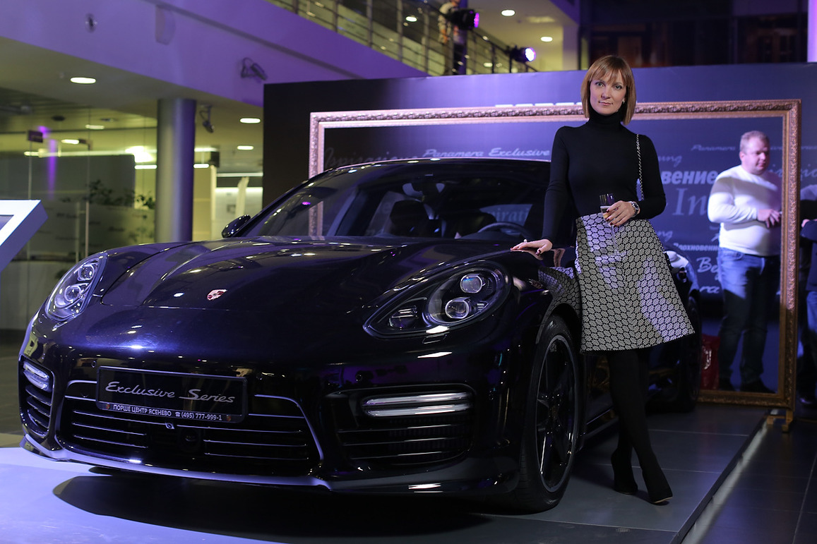 Порше ясенево. Porsche Panamera Exclusive Series. Порше центр Ясенево. ОАЭ Порше центр.