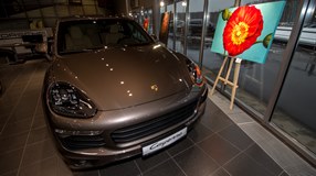 Porsche. Скажи это цветами…