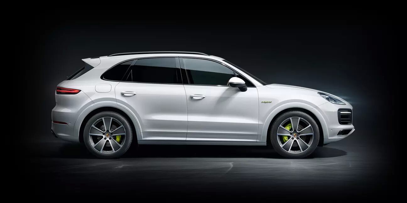 Купить Porsche Cayenne E-Hybrid 2022, цена на Порше Кайен E-Hybrid у  официального дилера Порше Центр Ясенево